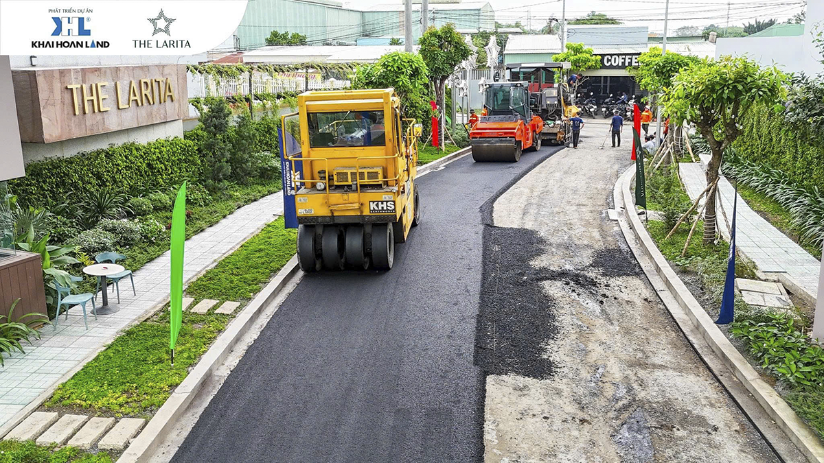 Thi công đường từ cổng chính vào dự án The Larita
