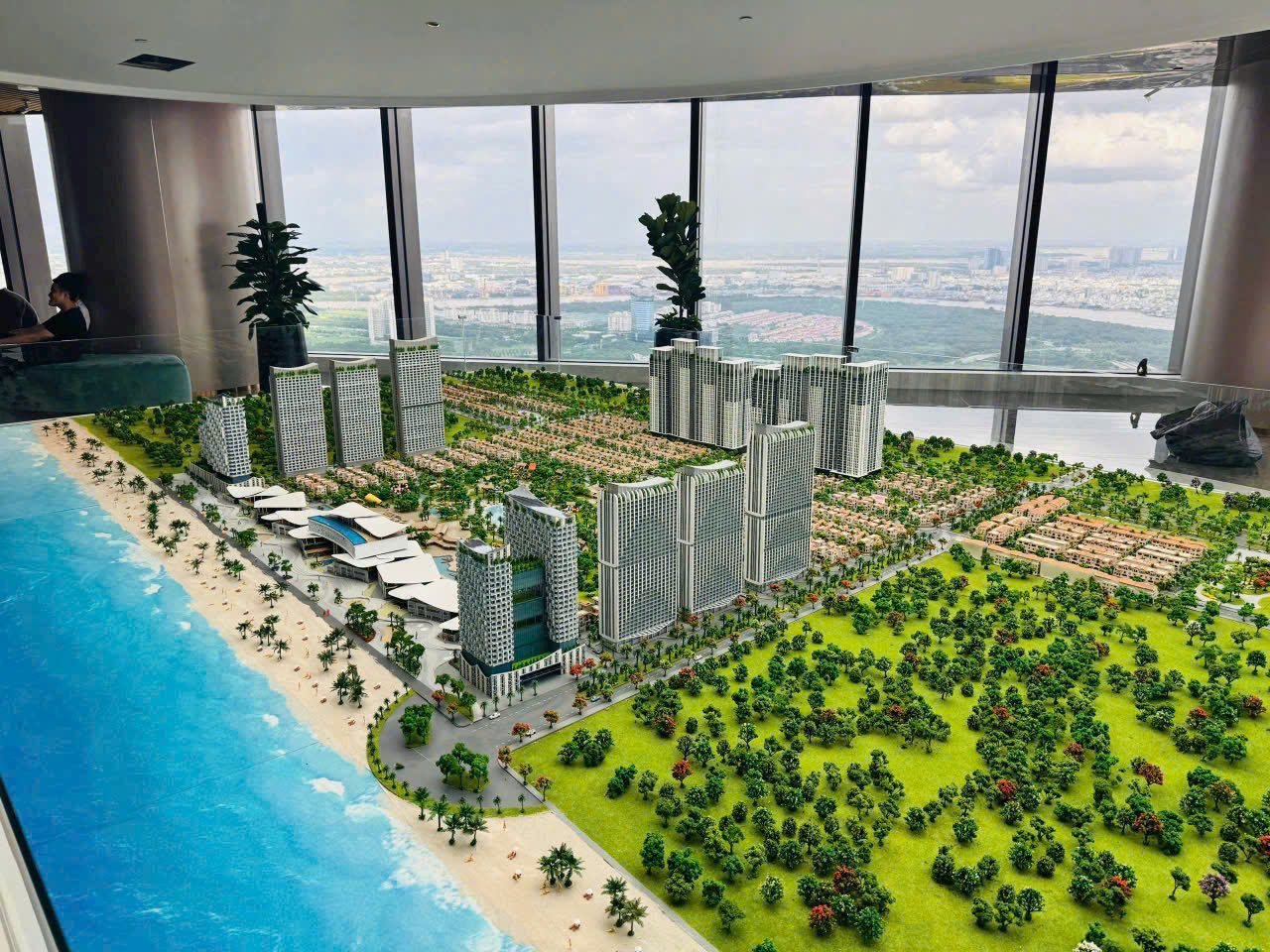 Sa bàn dự án Blanca City tại tầng 52 tòa Grand Maria Central Tower