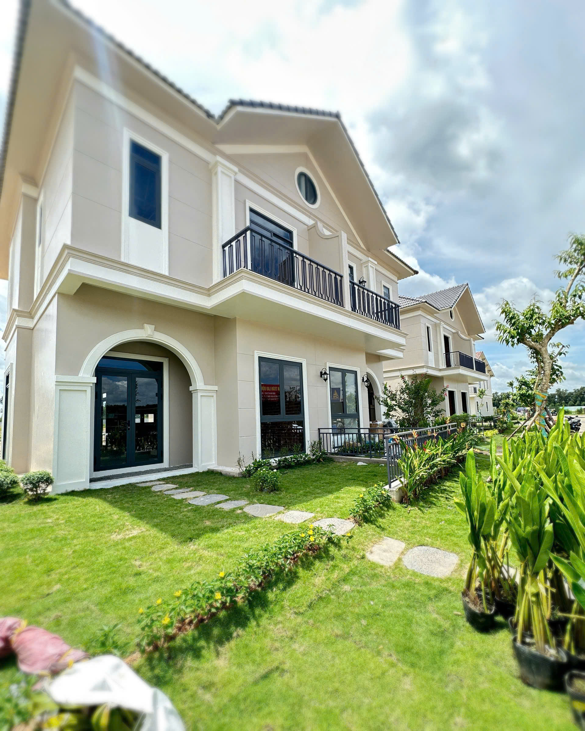 biet-thu-mau-the-oasis-riverside-my-phuoc-4 (5)